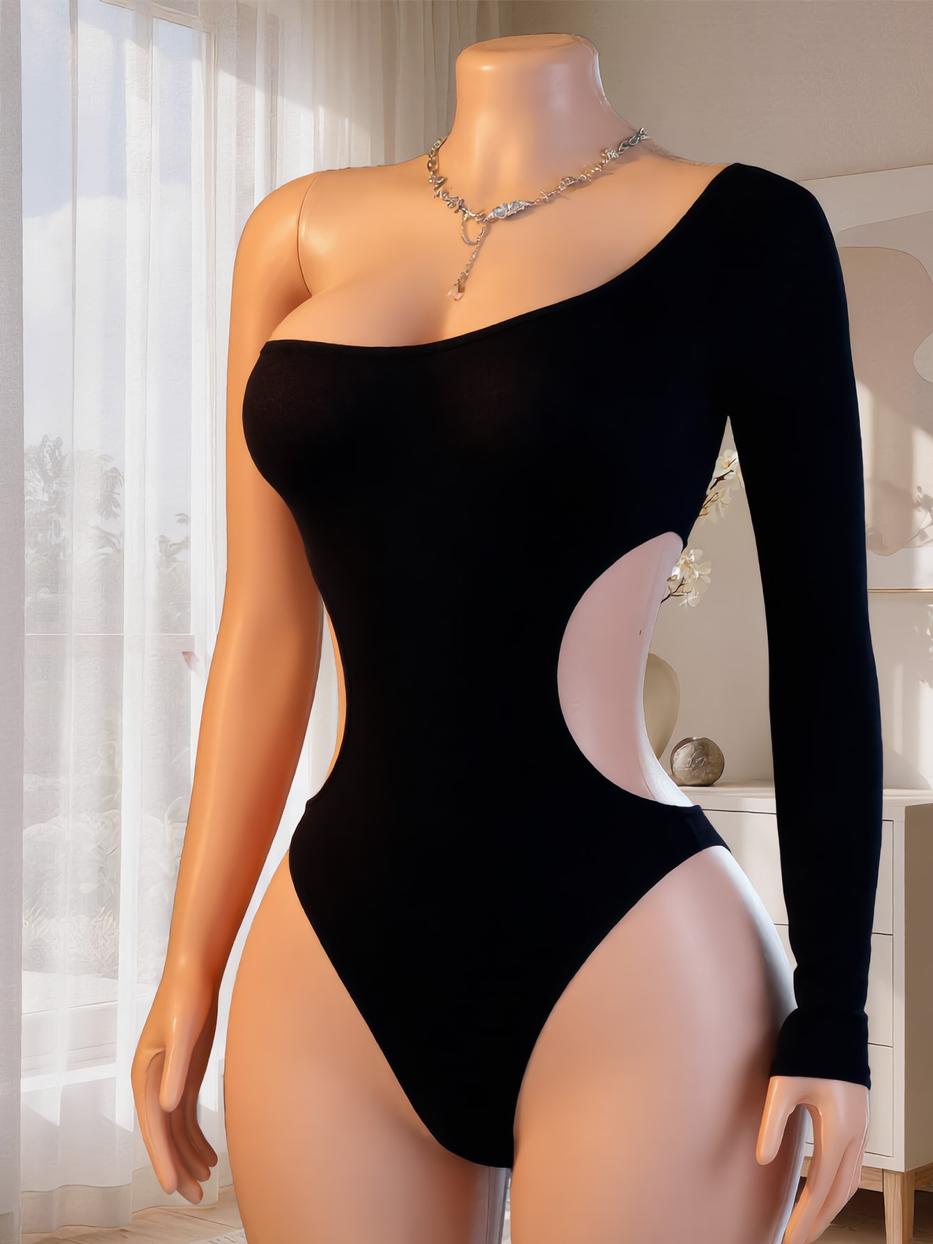 Lingerie - ชุดบอดี้สูทผู้หญิงแบบไหล่เดียว แขนยาว เปิดหลัง เอวคู่ ดีไซน์เว้าช่วงเอว ทรงเข้ารูป